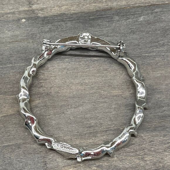 Vintage Gerrys Wreath Brooch Silver Tone Textured Leaf Open Center Stamped 1.75" - Picture 3 of 6